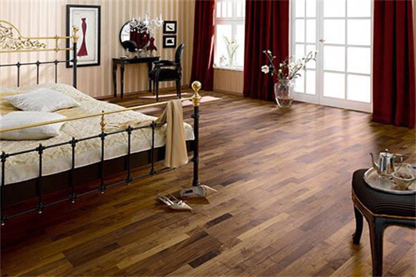 实木地板和实木复合地板在使用中缘何出现色差？